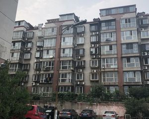 正南北通精装大三居+18平地下室,产权清晰,诚心出售
