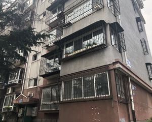 凤凰山旁1梯2户带地下室精装修采光好