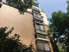 户型很方正,全明户型,带花园,毛坯方便装修