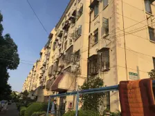 双南全明户型,中间楼层,后排位置,配套三轨,带固定车位。