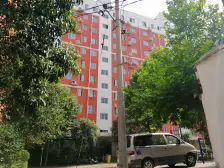 业主诚心出售,价位可谈,一梯两户,公摊小 电梯房