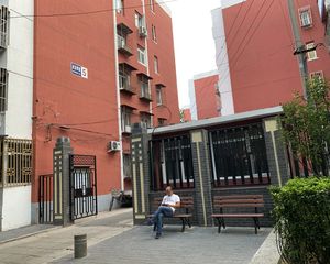 武圣西里+客厅带阳台+采光充足+采光充足