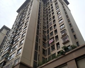 合能珍宝翡翠3室1厅东南
