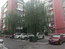 西四环边北大地三里精装修两居室