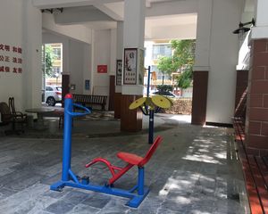 新星小区中间楼层南北通透户型东边户