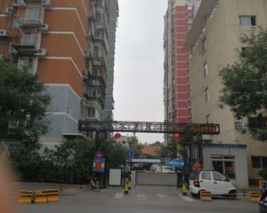 房子全明格局,公摊小,带电梯,小区安静位置,高楼层