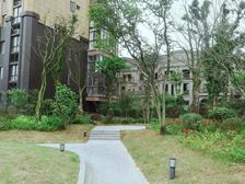 经开区凯旋城 精装别墅带前后花园地下车位 品质生活