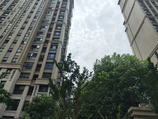 保利居上 顶楼带阁楼 前排湖景房 看房方便 业主诚心出售