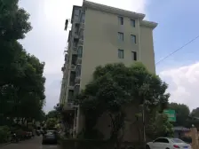 采光充足,得房率高,小区中心位置,主卧朝南