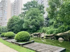 中间位置顶复,有双车位,诚意出售,价格能商量