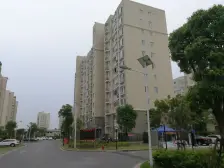 一梯两户,南北通透,小区入口附近,诚意出售