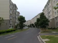 一梯两户,南北通透,小区入口附近,诚意出售