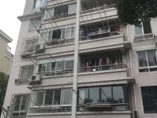 精装修三年,中间位置,诚意出售,带露台,视野好