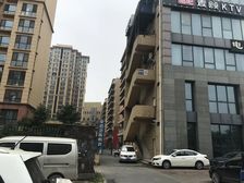 米拉village电梯房出行方便