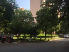 标准两房,距离农贸市场和地铁口200米