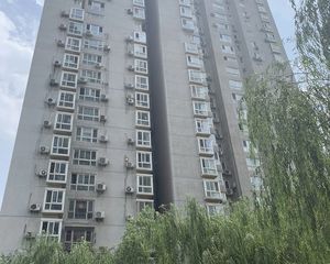 北苑家园’清友园一居室高楼层。