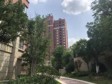 下叠!带50平南院的下叠!带地下俩车位,位置好有钥匙