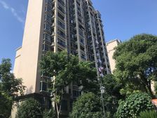 此房满五唯一,税费少,飞机户型自住装修,进出方便
