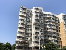 新出房源、中间楼层、精装修、房东诚心出售、价可议、看房随时。