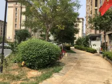 中冶蓝城一期,位置好,户型佳,南北通透,交通便利。