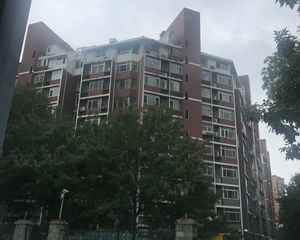 紧靠丽泽首科花园商品房上下复式一梯两户