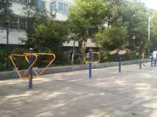 湖东家园二区 南北通透,采光好 近地铁 周边匹套完善,,出行方便