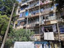 小区花园位置,中间楼层,一梯三户,看房有钥匙,南户采光户型