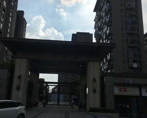 江南逸精装带车位,满二户型方正