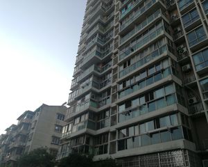 楼层好,格局户型好,北面靠河,出行方便,