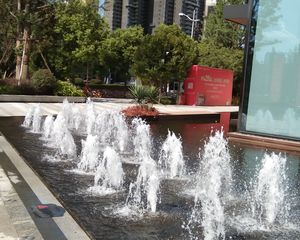 地铁口次新小区,南向边户,下楼既是商场,配套好!