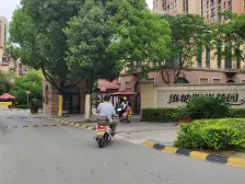 小区中间位置别墅 毛坯 北入户南花园