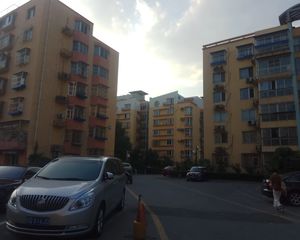 满五唯一阳光板楼低楼层,南北西三面采光,全明格局