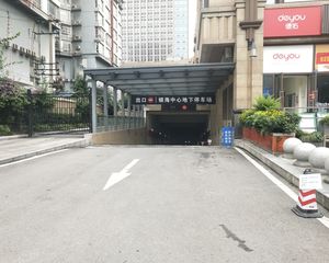 银海中心3室1厅南