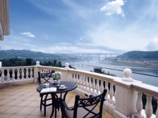 此房是类独栋别墅 ,带花园地下室和车位