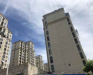 地铁口好房,精装修保养好可拎包入住!