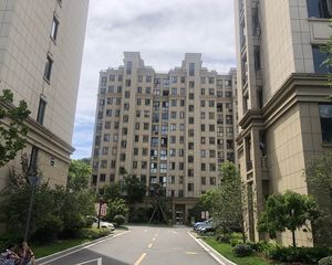 红联地铁口电梯精装小两室,随时可看房