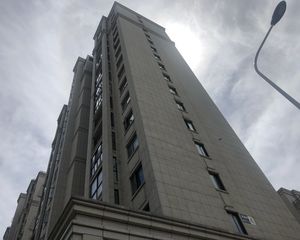 南北通透,纯毛坯没住过,房东急售。。
