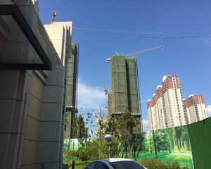 地铁口品质小区次新自住精装中间楼层诚意出售