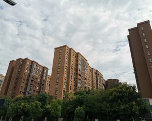 交大归谷国际社区4室1厅东南