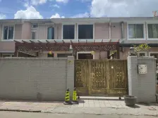 东邻湖、房子新装修,4套房 拎包入住,占地大