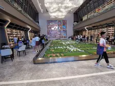 :房子满两年 户型方正三房 原始毛坯 看房方便