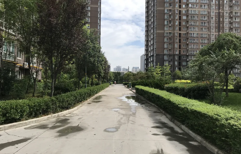 不临街,全明结构二室,精装电梯高层有证,地铁口附近,西安经开北苑旭景