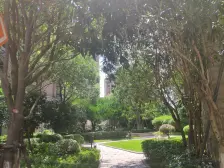 房子有一个产权车位,税费是满五年的,税费少,小区自