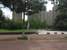 房子是商品房,采光不错,户型一室朝南厅朝南。