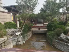 地上三层别墅 带北向小院 小区配套设施全出入方便