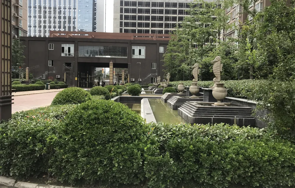 不临街,全明结构二室,精装电梯高层有证,地铁口附近,西安经开北苑旭景