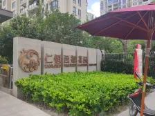 小区新出,景观楼层,地理位置优异。精装,拎包入住。