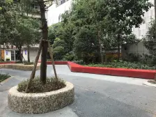 户型方正采光通风好,步行街旁,楼下就是公交站