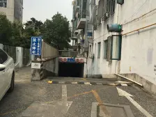 近地铁 阁楼可用空间大 看房方便 诚意出售