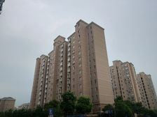 业主诚意出售。低总价。户型好。看房方便